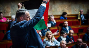 La Asamblea Nacional de Francia suspende durante 15 días a un diputado por ondear una bandera palestina